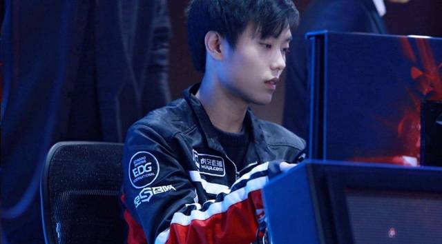 际球探对其 际球探对其